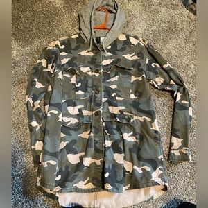 💋SOLD💋 
H&M button up utility jacket